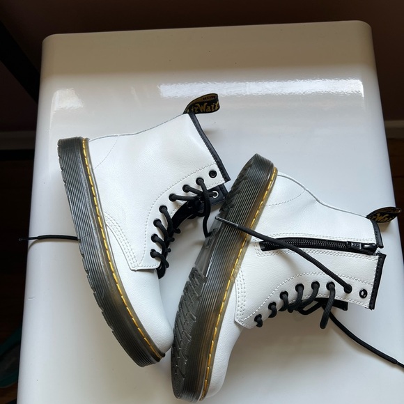 Dr. Martens Children’s White Boots EUC - Picture 4 of 6